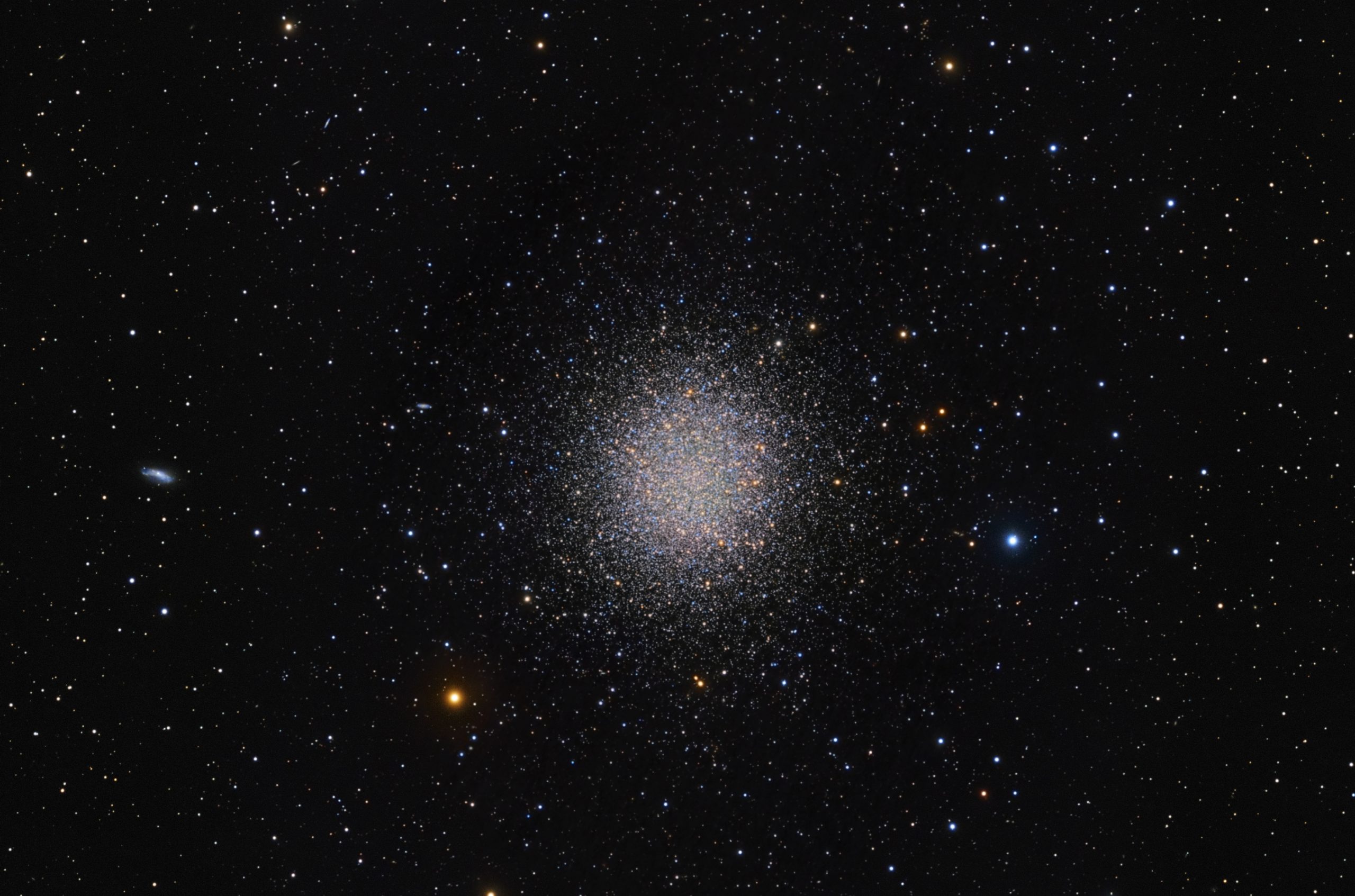 M13 خوشه کروی عظیم در هرکول