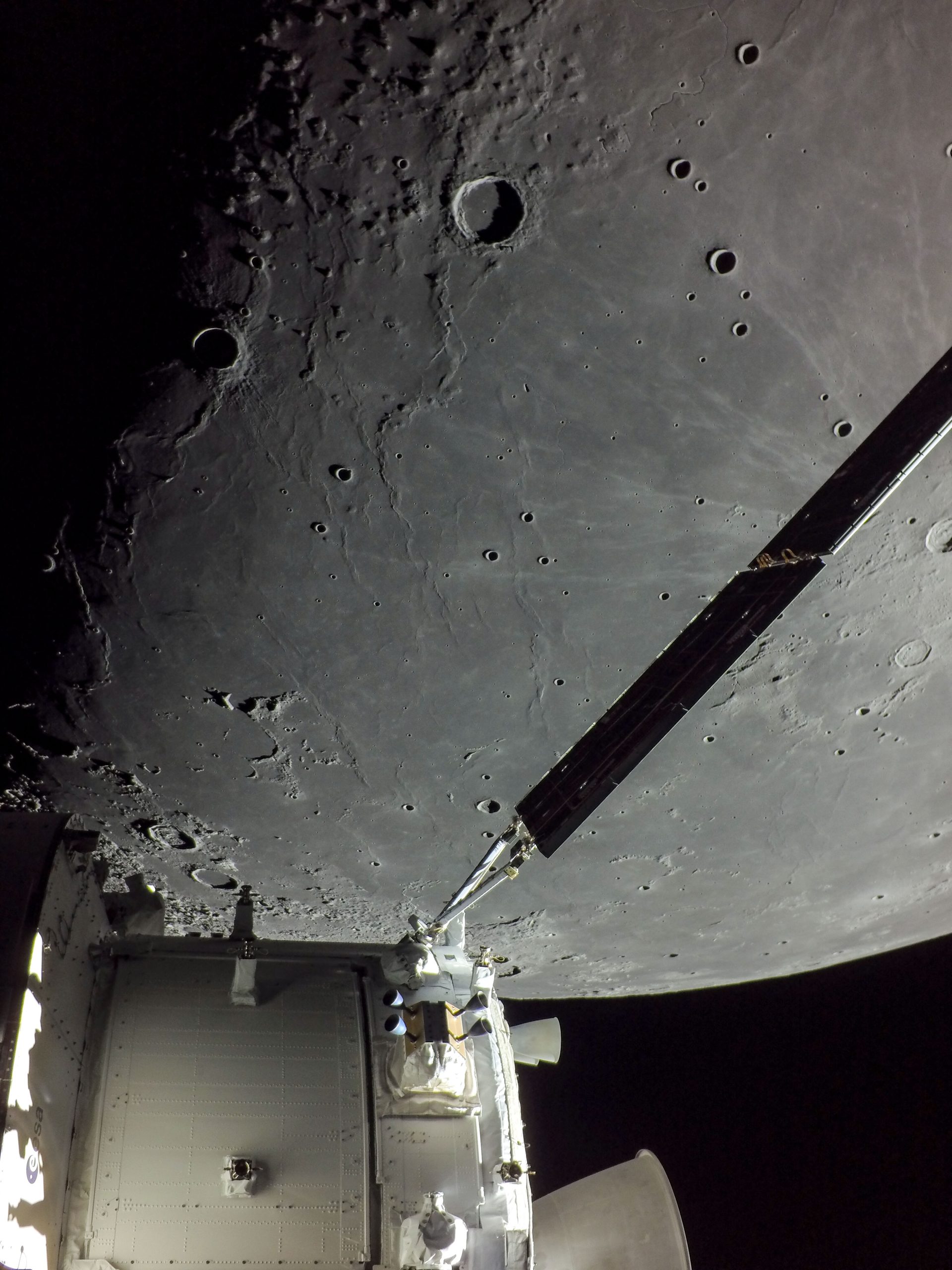 شکارچی و اقیانوس طوفانها