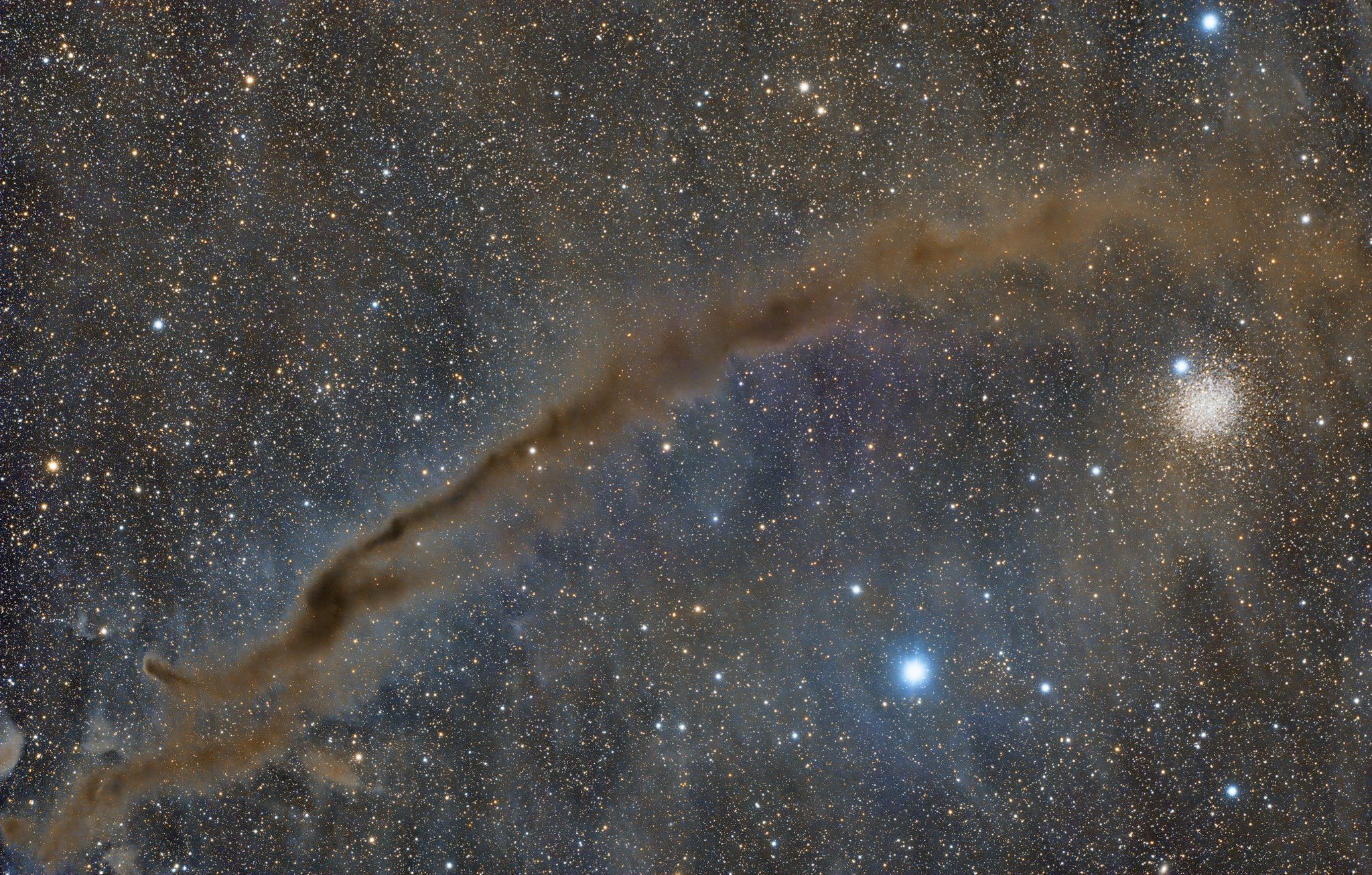 دوداد تاریک و NGC 4372